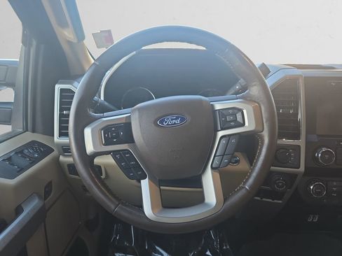 Used 2019 Ford F150 Lariat image 14