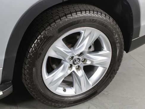 Used 2019 Toyota Highlander Limited image 12