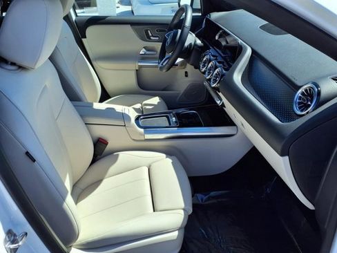 Used 2025 Mercedes-Benz GLA 250 4MATIC image 15
