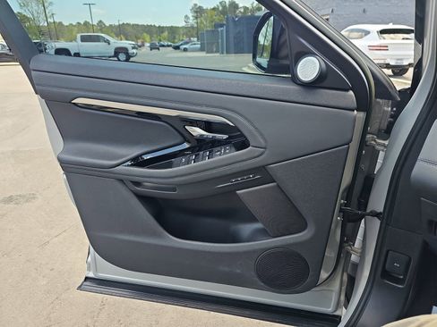 Used 2023 Land Rover Range Rover Evoque R-Dynamic SE image 28