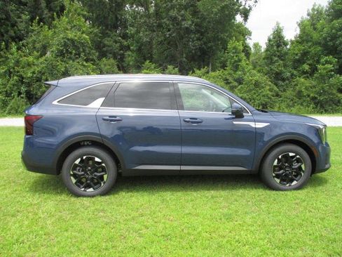 New 2025 Kia Sorento S image 2