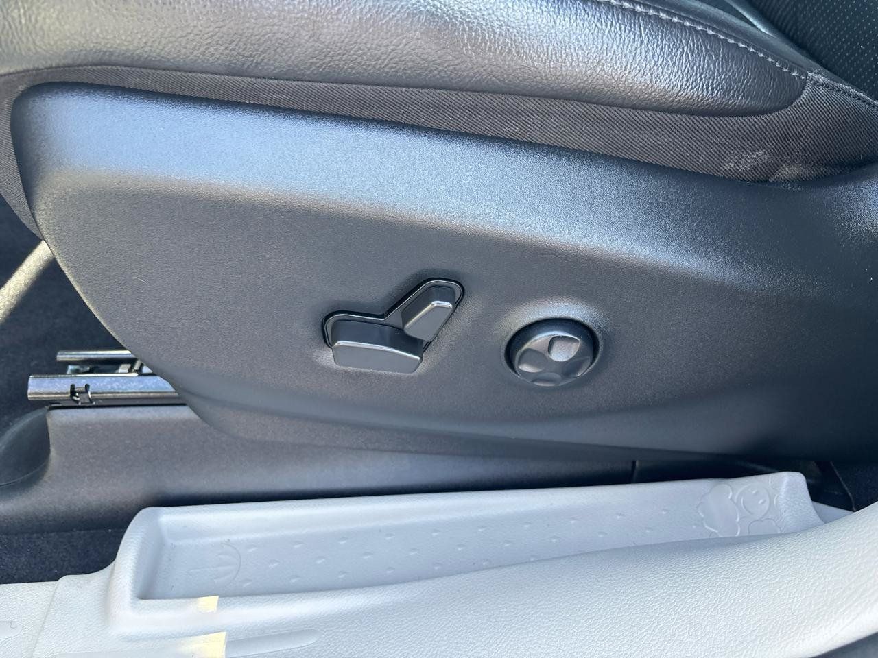 Used 2022 Chrysler Pacifica Touring-L FWD image 11
