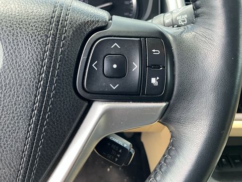 Used 2015 Toyota Highlander XLE AWD/4WD image 24