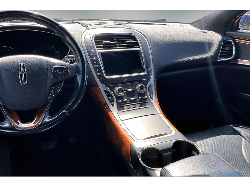 Used 2016 Lincoln MKX Reserve w/ Equipment Group 102A AWD/4WD image 9