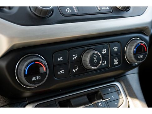 Used 2023 GMC Acadia SLT image 25