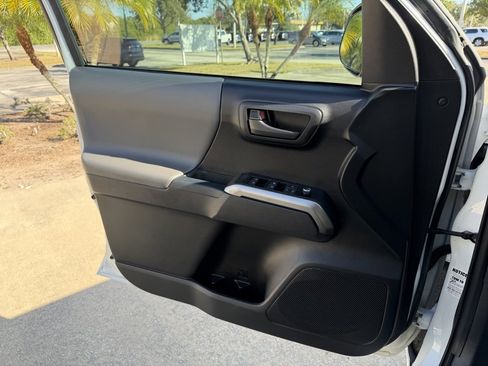 Used 2017 Toyota Tacoma SR5 image 23