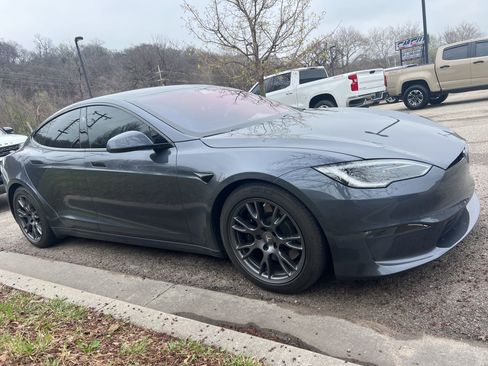 Used 2022 Tesla Model S Plaid image 3
