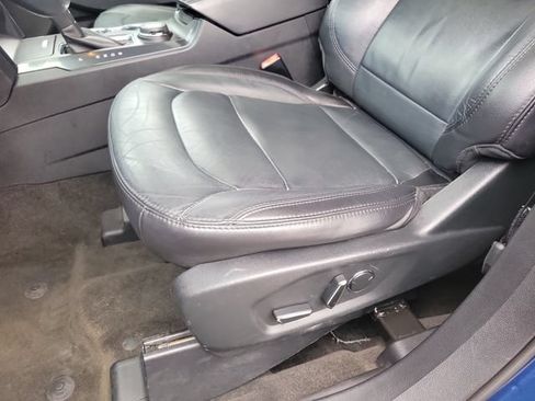 Used 2017 Ford Explorer XLT w/ Equipment Group 202A AWD/4WD image 26