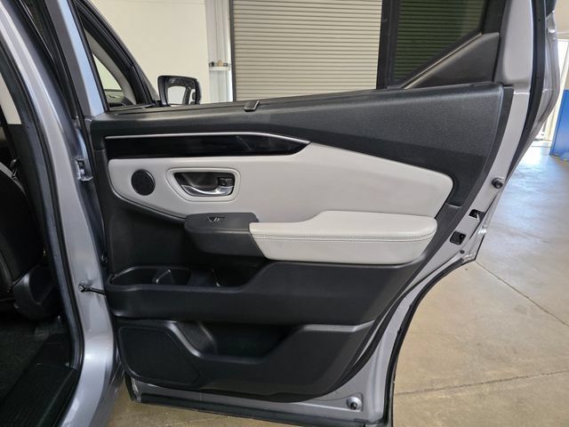 Used 2024 Honda Pilot Touring image 16