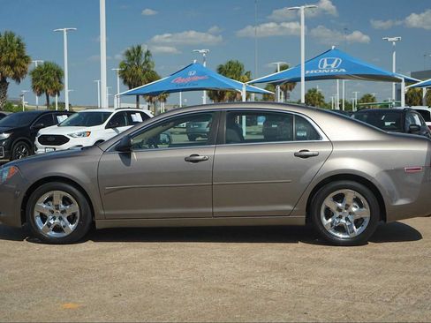 Used 2010 Chevrolet Malibu LS FWD image 3