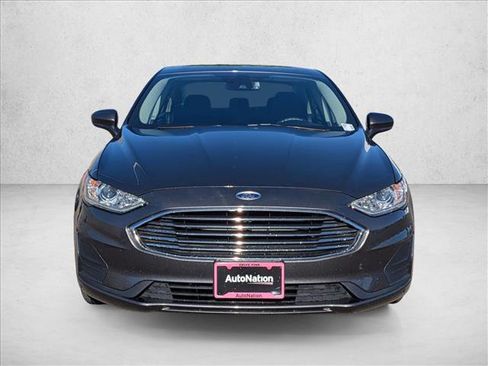 Used 2019 Ford Fusion SE FWD image 2