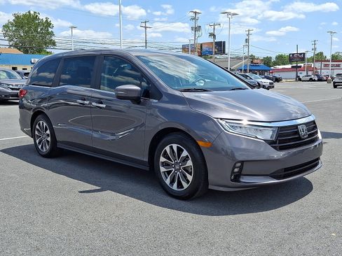 Used 2023 Honda Odyssey EX-L image 3