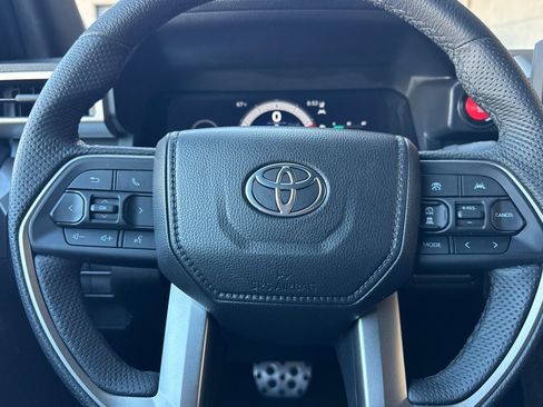 Used 2025 Toyota Tacoma TRD Sport AWD/4WD image 24