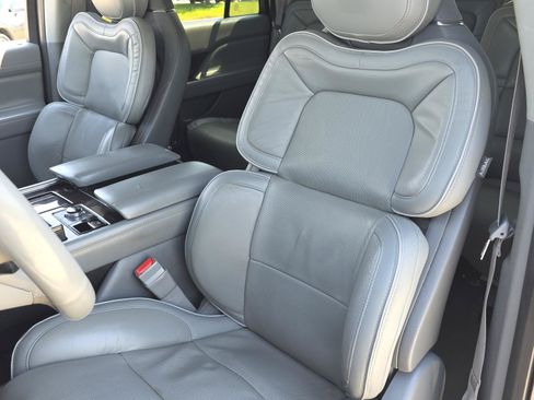 Used 2018 Lincoln Navigator Reserve w/ Technology Package AWD/4WD image 15