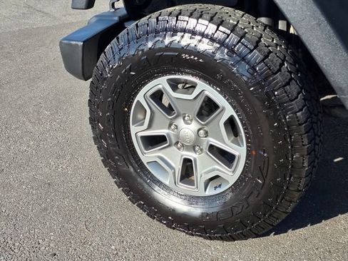 Used 2016 Jeep Wrangler Unlimited Rubicon w/ Connectivity Group AWD/4WD image 5