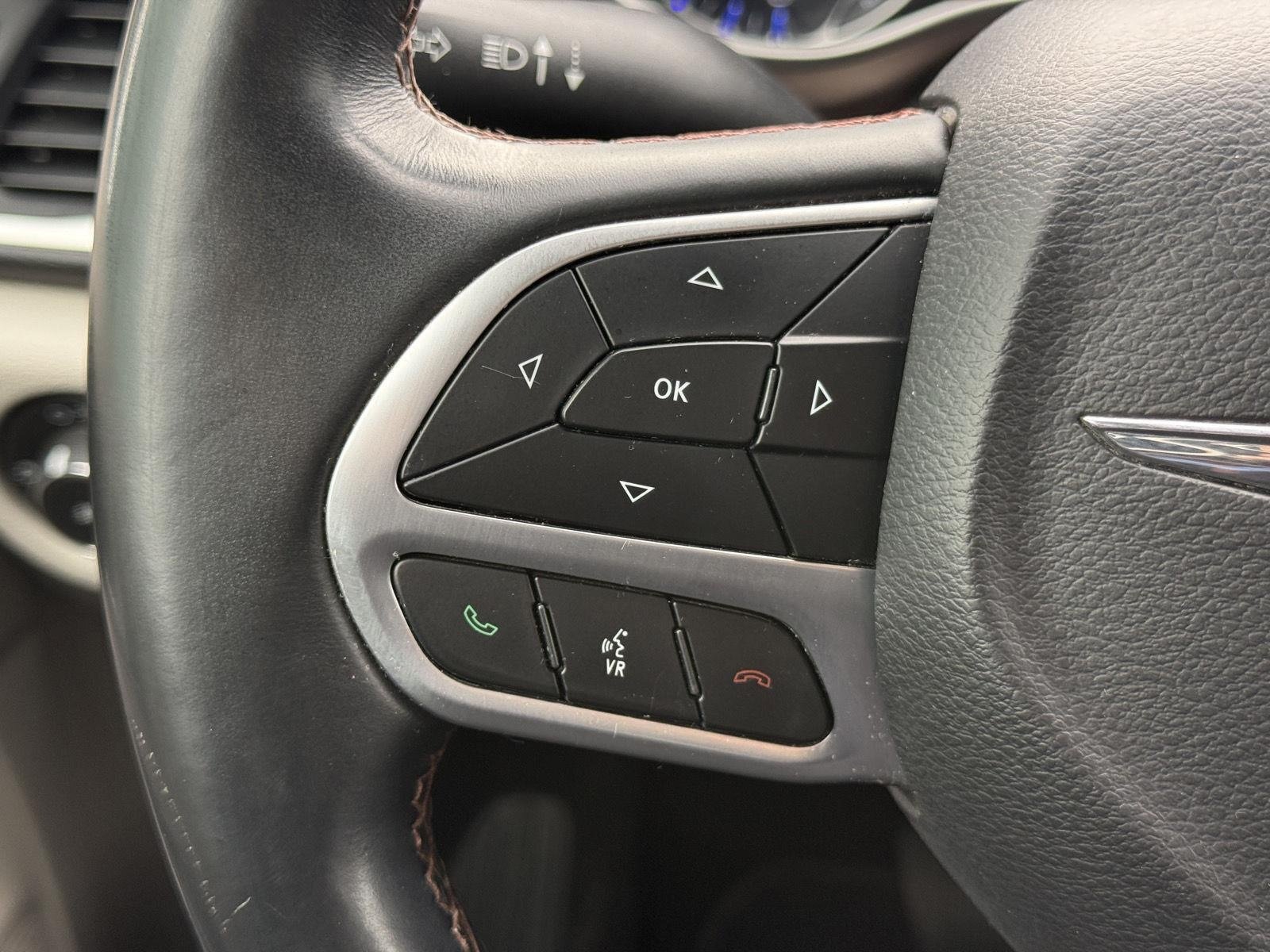 Used 2017 Chrysler Pacifica Touring-L w/ Tire & Wheel Group FWD image 35