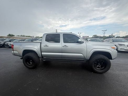 Used 2022 Toyota Tacoma SR AWD/4WD image 2