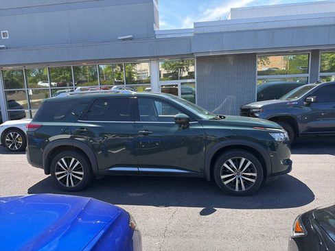 Used 2023 Nissan Pathfinder Platinum AWD/4WD image 2