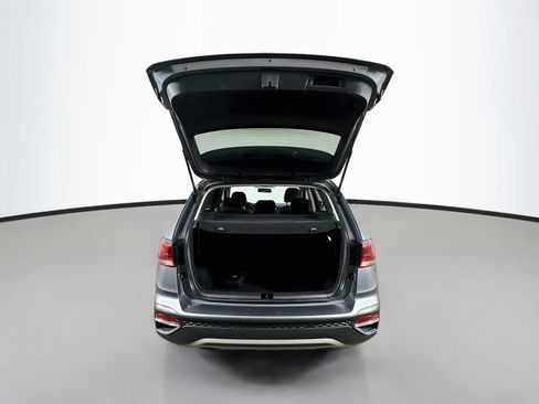 Used 2022 Volkswagen Taos SE w/ Panoramic Sunroof Package FWD image 32