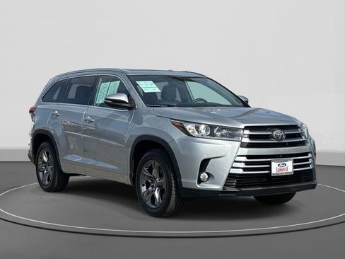 Used 2018 Toyota Highlander Limited Platinum w/ Carpet Mat Package (TMS) image 4