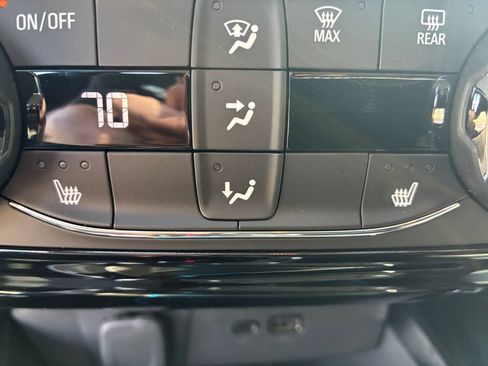 Used 2025 Chevrolet Trax LT w/ LT Convenience Package FWD image 26