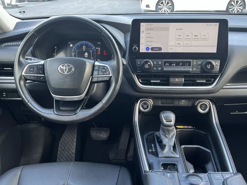 Used 2025 Toyota Grand Highlander AWD image 22