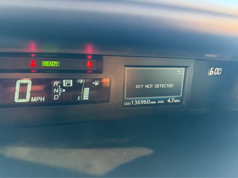 Used 2017 Toyota Prius V Five image 11