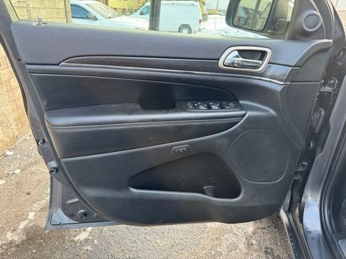 Used 2017 Jeep Grand Cherokee Limited image 10