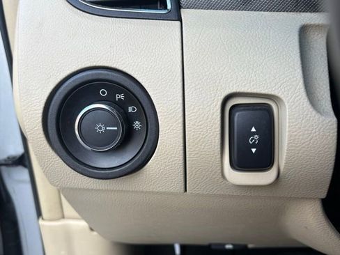 Used 2016 Ford Taurus SE image 29