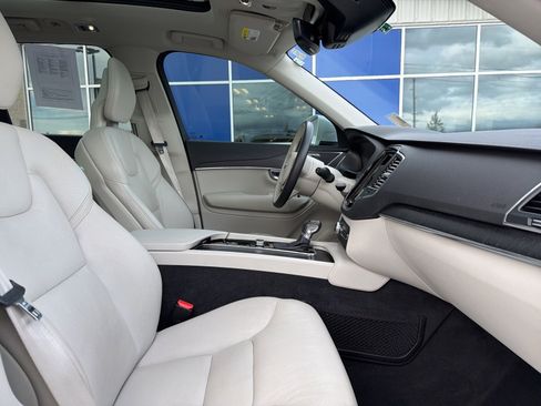 Used 2020 Volvo XC90 T5 Momentum w/ Protection Package Premier image 22