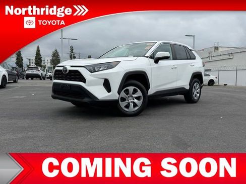Used 2022 Toyota RAV4 LE image 3