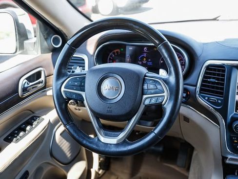Used 2017 Jeep Grand Cherokee Overland w/ Jeep Active Safety Group AWD/4WD image 16