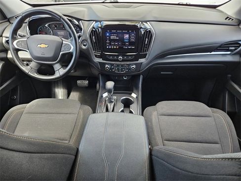 Used 2021 Chevrolet Traverse LT image 9