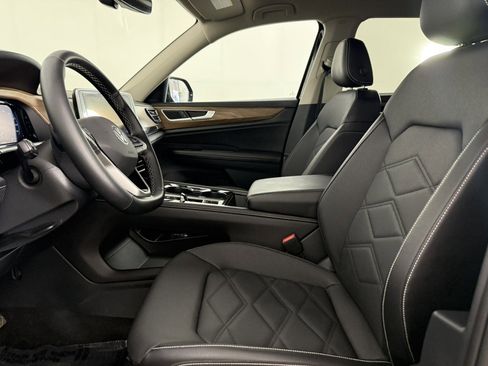 Used 2025 Volkswagen Atlas SE image 17