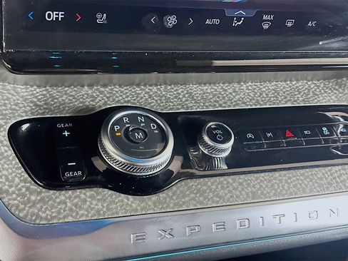 Used 2025 Ford Expedition Tremor image 25