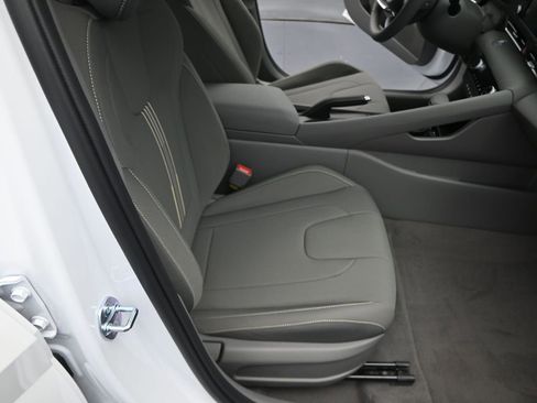 Used 2025 Hyundai Elantra Sport FWD image 33