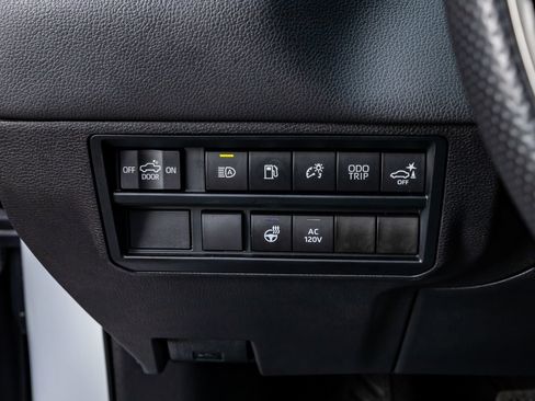 Used 2024 Toyota Tundra Limited AWD/4WD image 21
