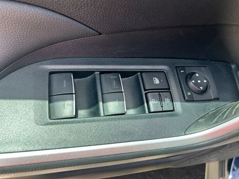Used 2025 Toyota RAV4 XLE Premium FWD image 5