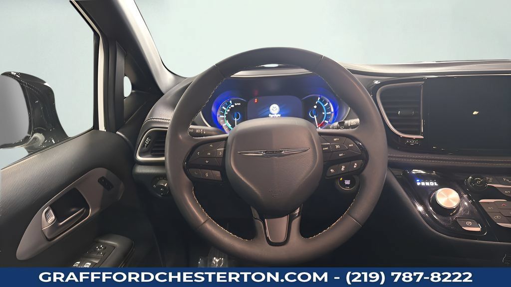 Used 2024 Chrysler Pacifica Limited FWD image 22