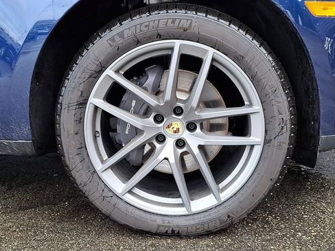 New 2025 Porsche Macan image 12