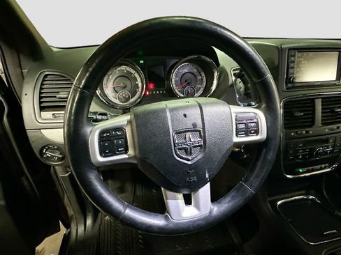 Used 2016 Dodge Grand Caravan R/T w/ Driver Convenience Group FWD image 12