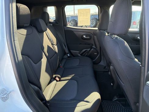 Used 2021 Jeep Renegade Latitude w/ Sun & Sound Group image 17