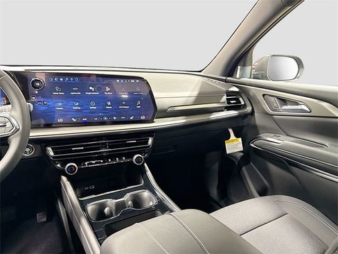 New 2026 Chevrolet Traverse LT w/ LPO, Floor Liner Package image 26