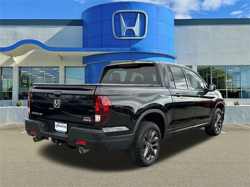 Used 2023 Honda Ridgeline Sport image 2