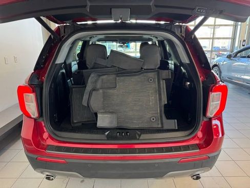 Used 2022 Ford Explorer XLT w/ XLT Sport Appearance Package image 41