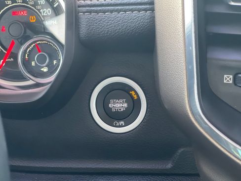 Used 2019 RAM 1500 Laramie AWD/4WD image 22