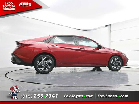 Used 2025 Hyundai Elantra SEL image 19