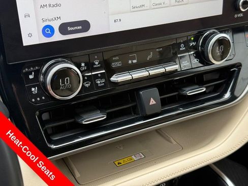 Used 2023 Toyota Highlander Limited image 28