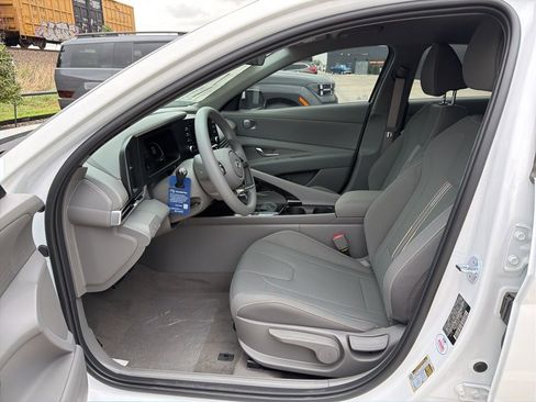 New 2026 Hyundai Elantra Hybrid FWD image 24