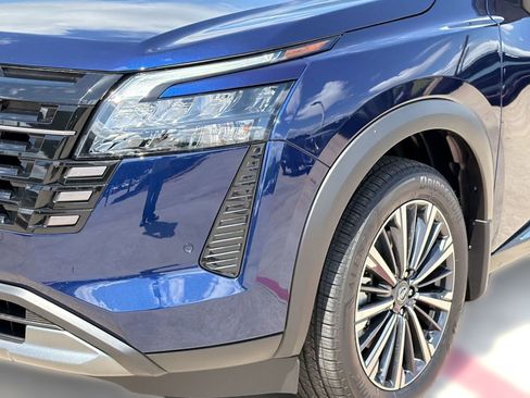 New 2026 Nissan Pathfinder Platinum FWD image 11